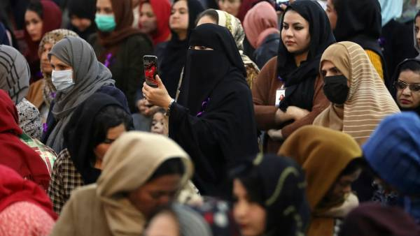 Taliban Ban Womens Beauty Salons in Afghanistan