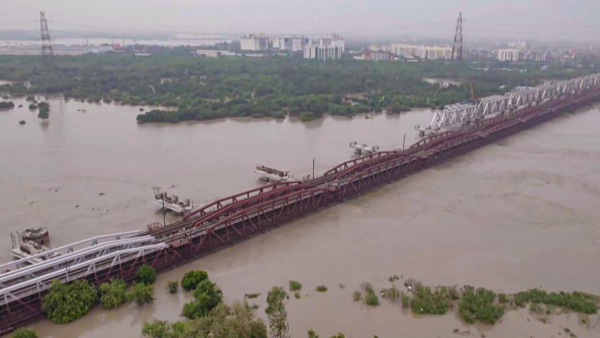Delhi: Yamuna River Water Level Stabilises Slightly, Low-Lying Areas Still Flooded
