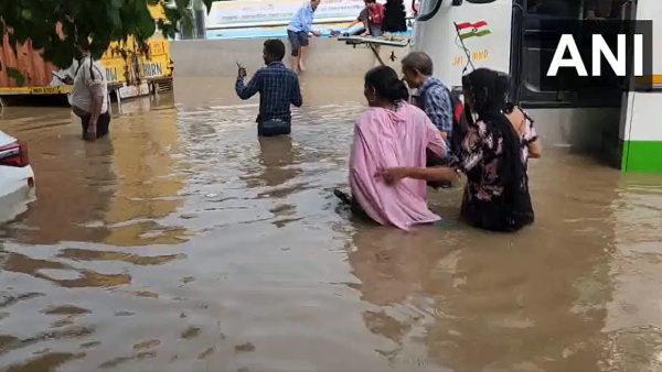 Delhi Receives Heavy Showers On Saturday, IMD Forecasts More Rains Over The Weekend