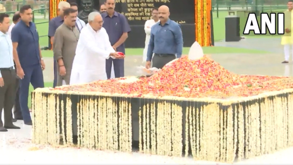 Nitish Kumar Pays Homage To BJP Stalwart And Former PM AB Vajpayee [Watch]