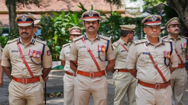 Bengaluru Police Arrests Cab Driver Over Extortion Bengaluru Police Arrests Cab Driver Over Extortion