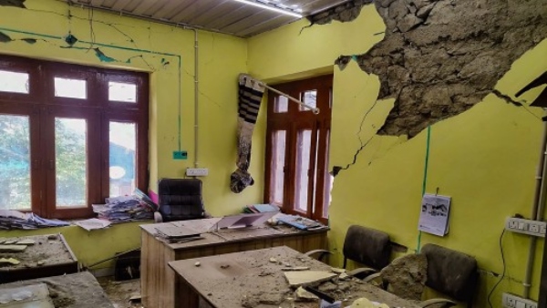 Earthquake With Magnitude 5.8 Jolts Afghanistan, Tremors Felt in Delhi-NCR, J&K Earthquake With Magnitude 5.8 Jolts Afghanistan, Tremors Felt in Delhi-NCR, J&K