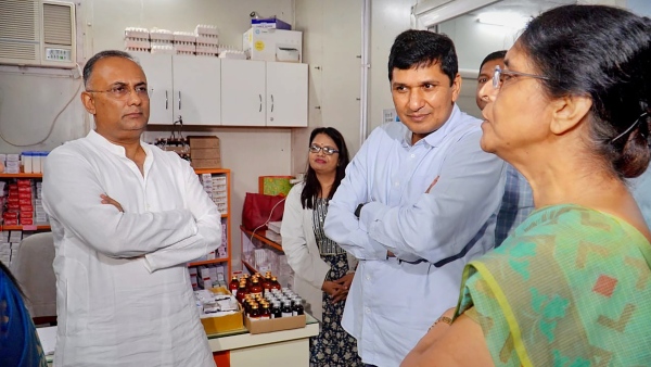 Ktaka Health Mnister First Praises Delhis Mohalla Clinic Initiative, Then Calls It Over-Hyped