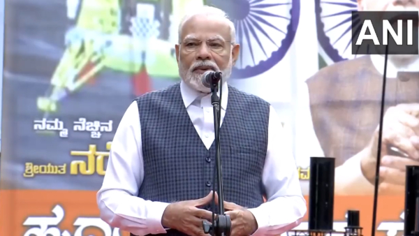 PM Modi Hails ISRO Scientists With Jai Vigyan Jai Anusandhan Slogan in Bengaluru