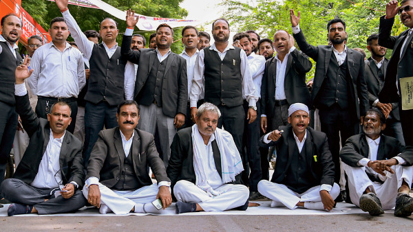 How Atiq Ahmeds Lawyer Used iPhone And FaceTime To Plan Umesh Pals Murder