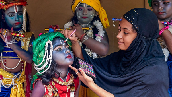 Janmastami: Differently-Abled Muslim Boy Dressed Up As Lord Krishna Is Winning Hearts Janmastami: Differently-Abled Muslim Boy Dressed Up As Lord Krishna Is Winning Hearts
