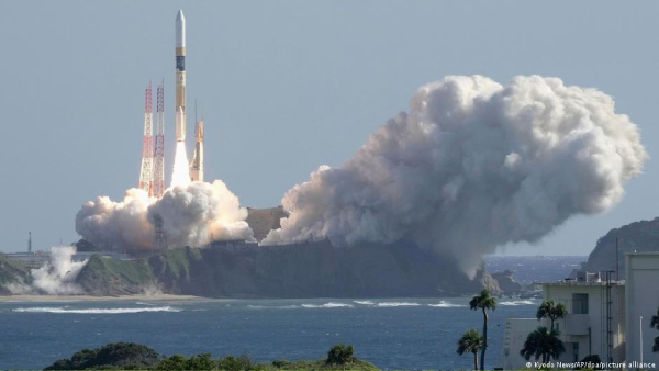 Japan launches moon sniper lunar mission