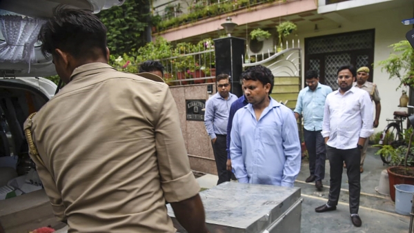 Income Tax Raid in Noida