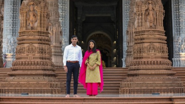 UK Prime Minister Rishi Sunak Visits Akshardham Temple Barefoot