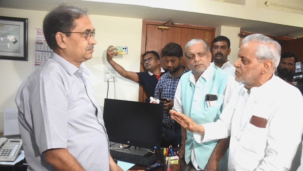 UP: BJP Creating Atmosphere Of Fear Among Minority Voters In Ghosi: SP Tells EC Ahead Of Bypoll UP: BJP Creating Atmosphere Of Fear Among Minority Voters In Ghosi: SP Tells EC Ahead Of Bypoll