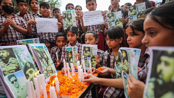 J&K: 3 Security Officers Martyred In Anantnag Encounter, 2 LeT Terrorists Trapped