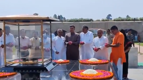 Delhi BJP Lawmakers Pray At Rajghat For End Of Corrupt AAP govt