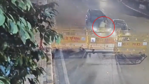Delhi Police Officer Thrown Into Air By SUV In Connaught Place, Shocking CCTV Video Emerges Delhi Police Officer Thrown Into Air By SUV In Connaught Place, Shocking CCTV Video Emerges