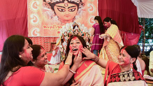 Top 5 Reasons Why You Must Visit Kolkata During Durga Puja