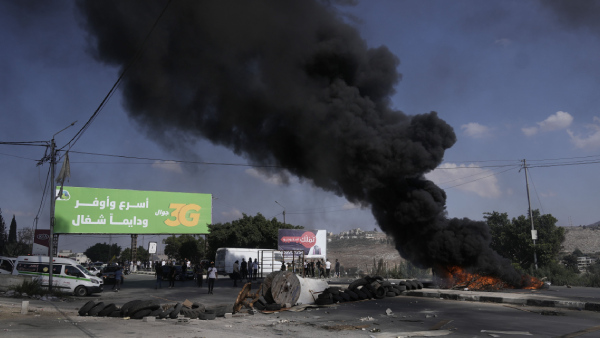 Gaza Strip: 100,000s Flee Homes As Israel Warns Of Ground Invasion Gaza Strip: 100,000s Flee Homes As Israel Warns Of Ground Invasion