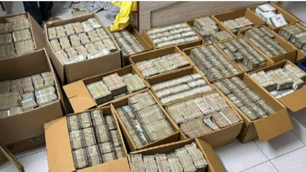 Bengaluru Income Tax Raid: Crores Of Rupees Seized From Contractors Flat