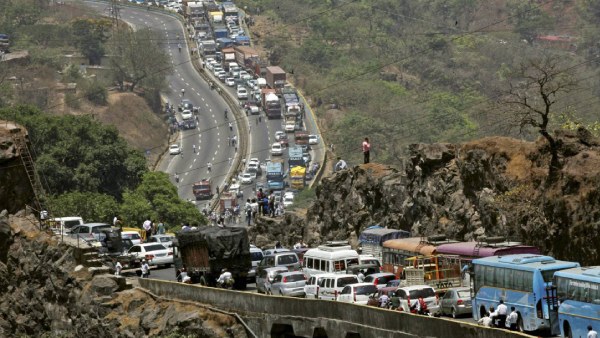 Plan Your Commute! MSRDC To Implement Hourly Roadblocks on Mumbai-Pune Expressway