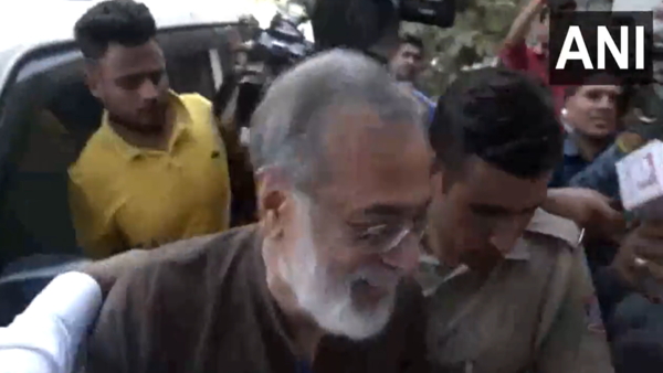 Screengrab Of NewsClick Editor-In-Chief Being Taken Into The Companys Office By Delhi Police