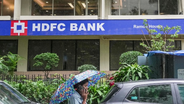 HDFC Bank Limits Lounge Access For Regalia And Millennia Credit Card Users Starting Dec 1
