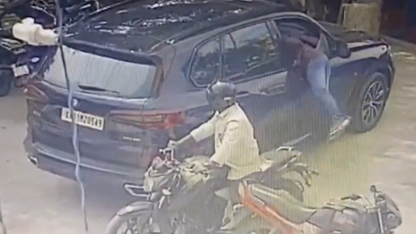 Watch: Video Of How Rs. 14 Lakh Got Stolen From A BMW SUV
