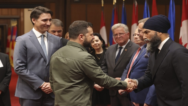Ukrainian President Volodymyr Zelenskyy is greeted by NDP Leader Jagmeet Singh while Prime Minister Justin Trudeau looks on (File Photo) Ukrainian President Volodymyr Zelenskyy is greeted by NDP Leader Jagmeet Singh while Prime Minister Justin Trudeau looks on (File Photo)