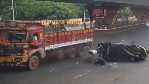 Caught On Camera: 7 Students Injured As Auto-Rickshaw Collides With Lorry In Visakhapatnam