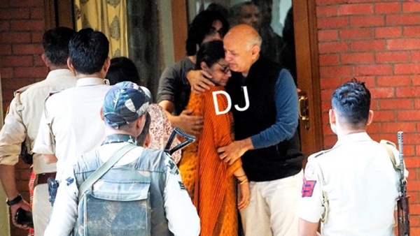 Very Painful: Delhi CM Posts A Pic Of Manish Sisodia Hugging His Ailing Wife