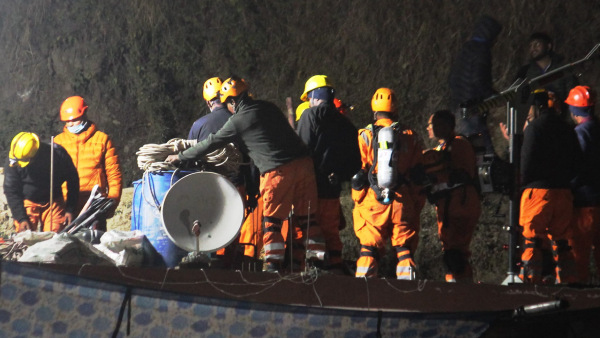 NDRF Devises Plan To Extricate Trapped Workers Using Wheeled Stretchers