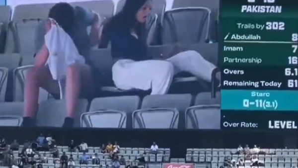 Caught On Camera: Embarrassing Moment For A Couple During Aus vs Pak Test