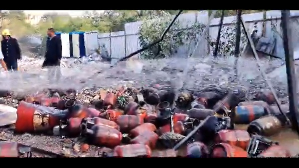 10 LPG Cylinders Explode Near Punes Symbiosis College,