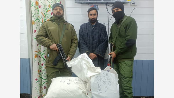 Anantnag Police Arrest 2 Drug Peddlers. Huge Consignment of contraband substances recovered, cases registered