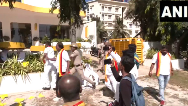 Kannada Rakshana Vedhike Leads Protest For 60% Kannada Nameplates In Bengaluru Shops