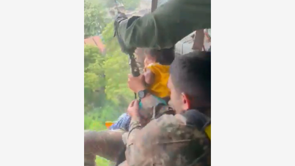 Watch: Daring Video Of IAF Rescuing Stranded Pregnant Woman, Baby From Flood-Hit Srivaikuntam Watch: Daring Video Of IAF Rescuing Stranded Pregnant Woman, Baby From Flood-Hit Srivaikuntam