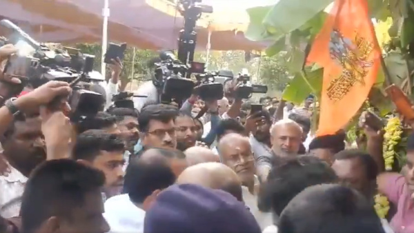 BJP MP Pratap Simha Denied Entry To Mysuru Village BJP MP Pratap Simha Denied Entry To Mysuru Village