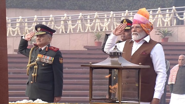 PM Modi Pays Tributes At National War Memorial On Republic Day