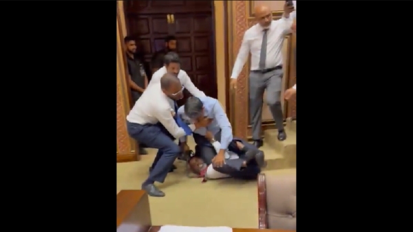  Maldives Lawmakers Fighting Inside Parliament