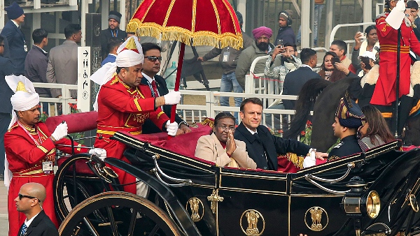 President Murmu arrived on a buggy at Kartavya Path ahead of the Republic Day parade in New Delhi on Friday