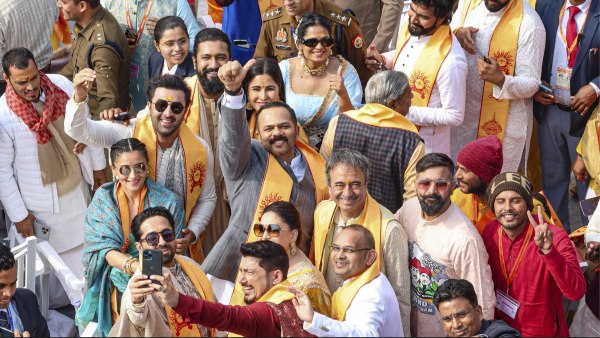 Ranbir Kapoor taking selfies
