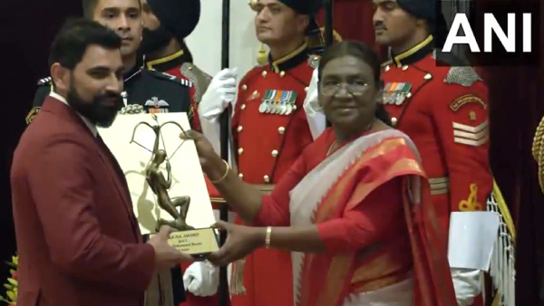 Mohammed Shami received the Arjuna Award from President Droupadi Murmu at the National Sports Awards.