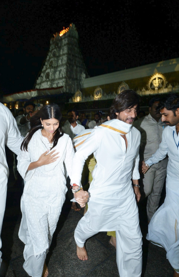 Shah Rukh Secretly Visited Ayodhya