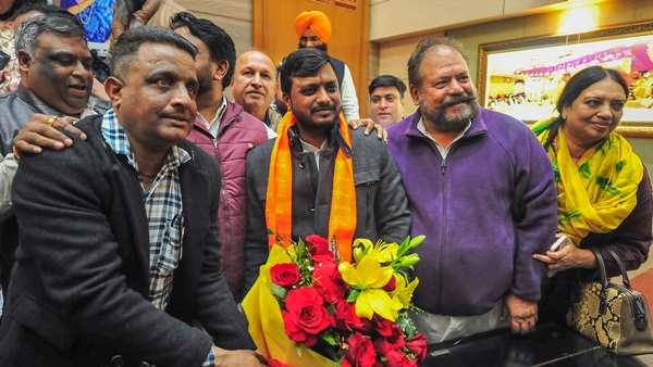 Chandigarh mayoral polls: SC To Hear Monday AAP Councillors Plea For Urgent Hearing