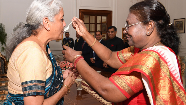 Murmu Wishes Luck To FM Sitharaman