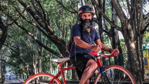 Remembering 45-Year-Old Anil Kadsur, The Man Who Cycled 100 km Every Day Remembering 45-Year-Old Anil Kadsur, The Man Who Cycled 100 km Every Day