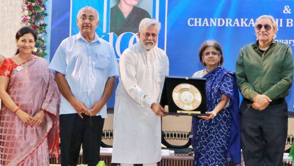 Chandrakanthi Memorial Lifetime Achievement Award for Women being presented to Ms. Sunita Narain, Director General, Centre for Science and Environment by Dr. Rajendra Singh, Founder, Tarun Bharat Sangh. Also seen are Mrs Nandhini Rangaswamy, Founder Trustee, GRG Trust, Mr G Rangaswamy Managing Trustee GRG Trust and Mr. Randhir (Bittu) Sahgal, Founder, Sanctuary Nature Foundation.