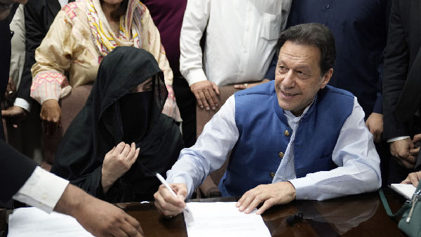  Ex-Pakistan PM Imran Khan And His Wife 