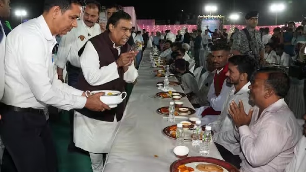 Mukesh Ambani Serves Food To Villagers