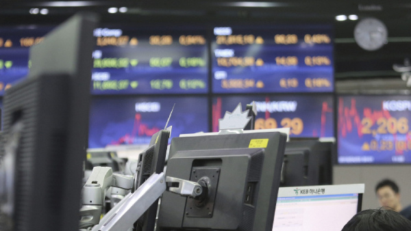 Japans Nikkei Stock Index Breaks