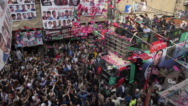 Pakistan Prepares For Election Day