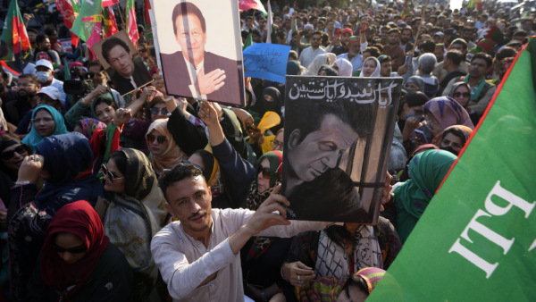 Imran Khan Opts For Opposition Role Imran Khan Opts For Opposition Role