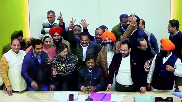 SC Slams Returning Officer, Calls Chandigarh Mayor Election Murder of Democracy SC Slams Returning Officer, Calls Chandigarh Mayor Election Murder of Democracy